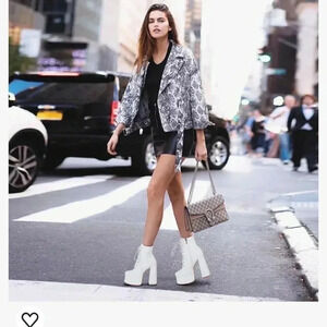 Accloris platform boots size 8 new with box